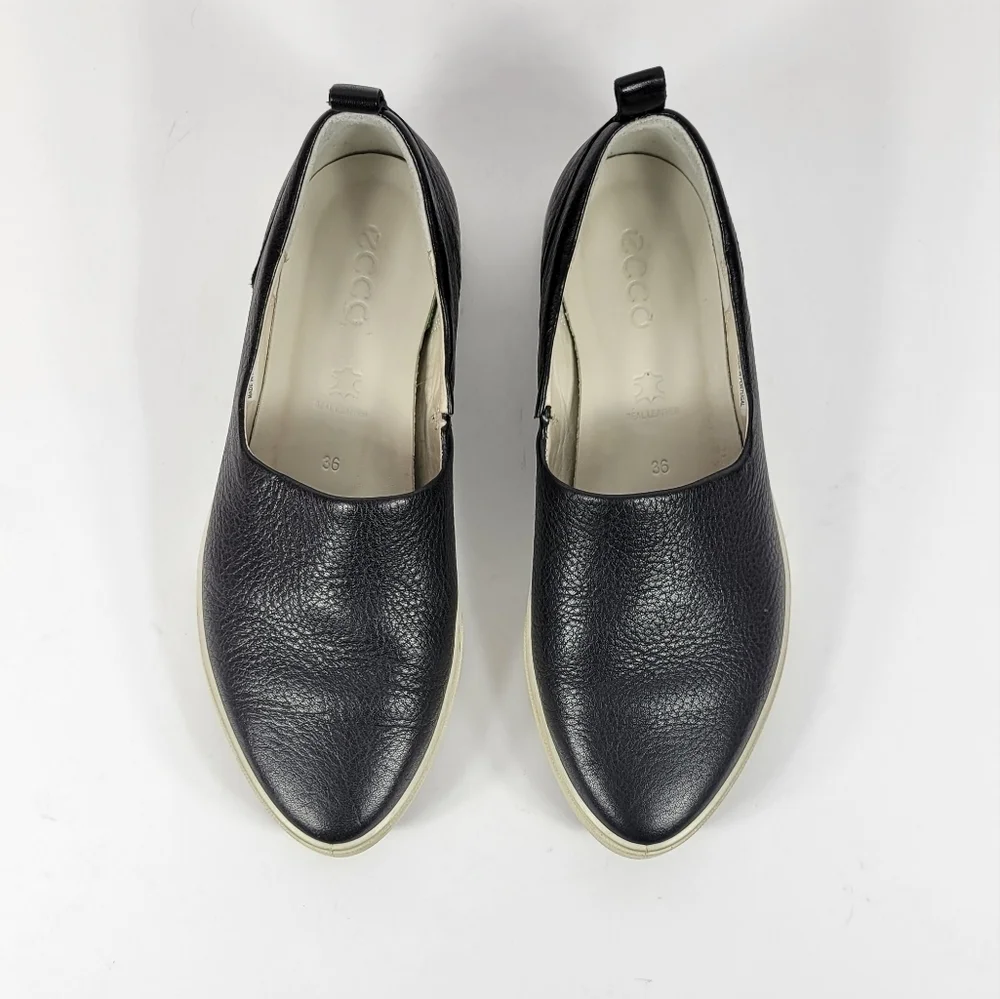 Ecco Black Leather Slip-On #330 Size 5